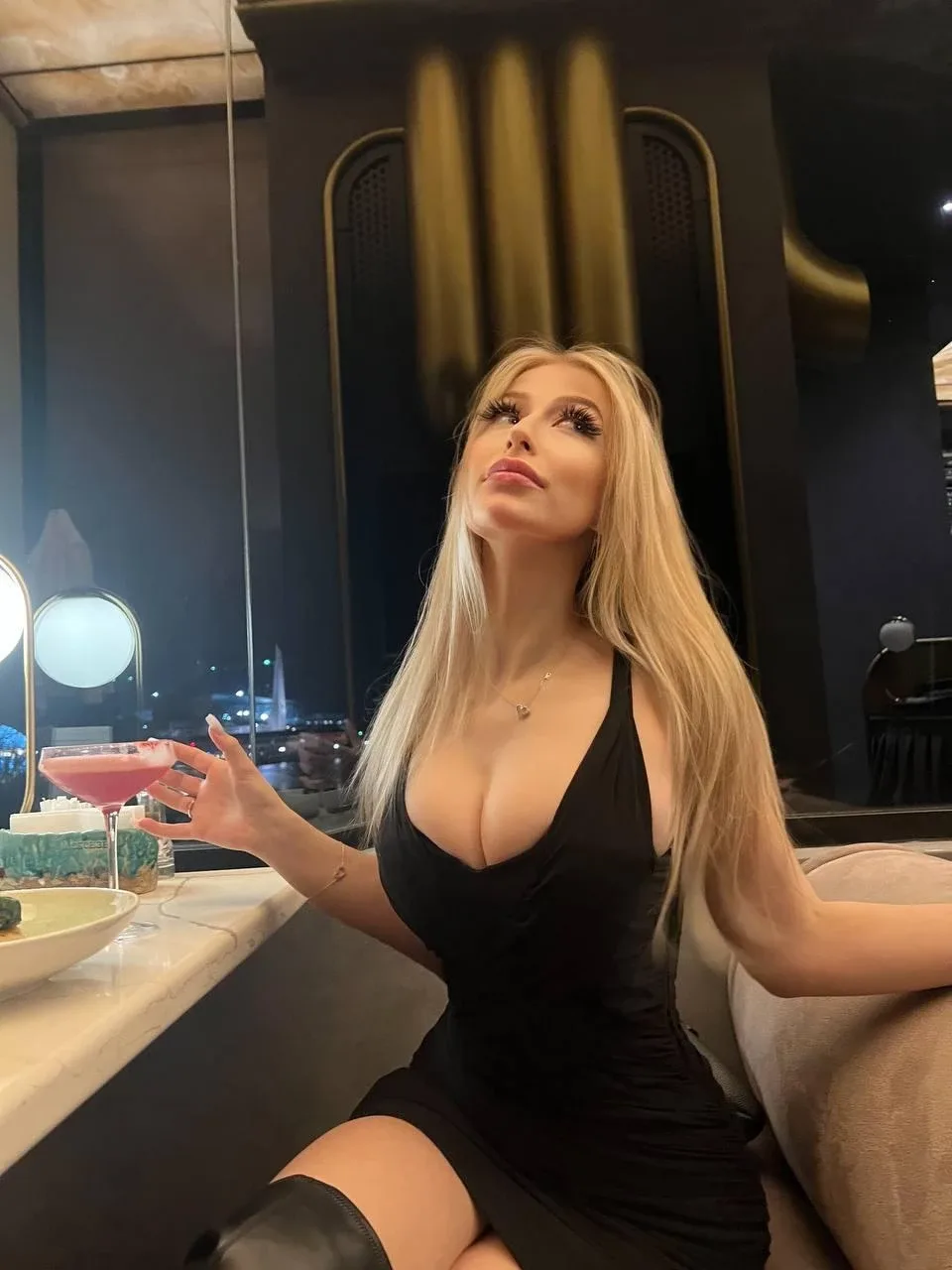 Полина Ли OnlyFans фото