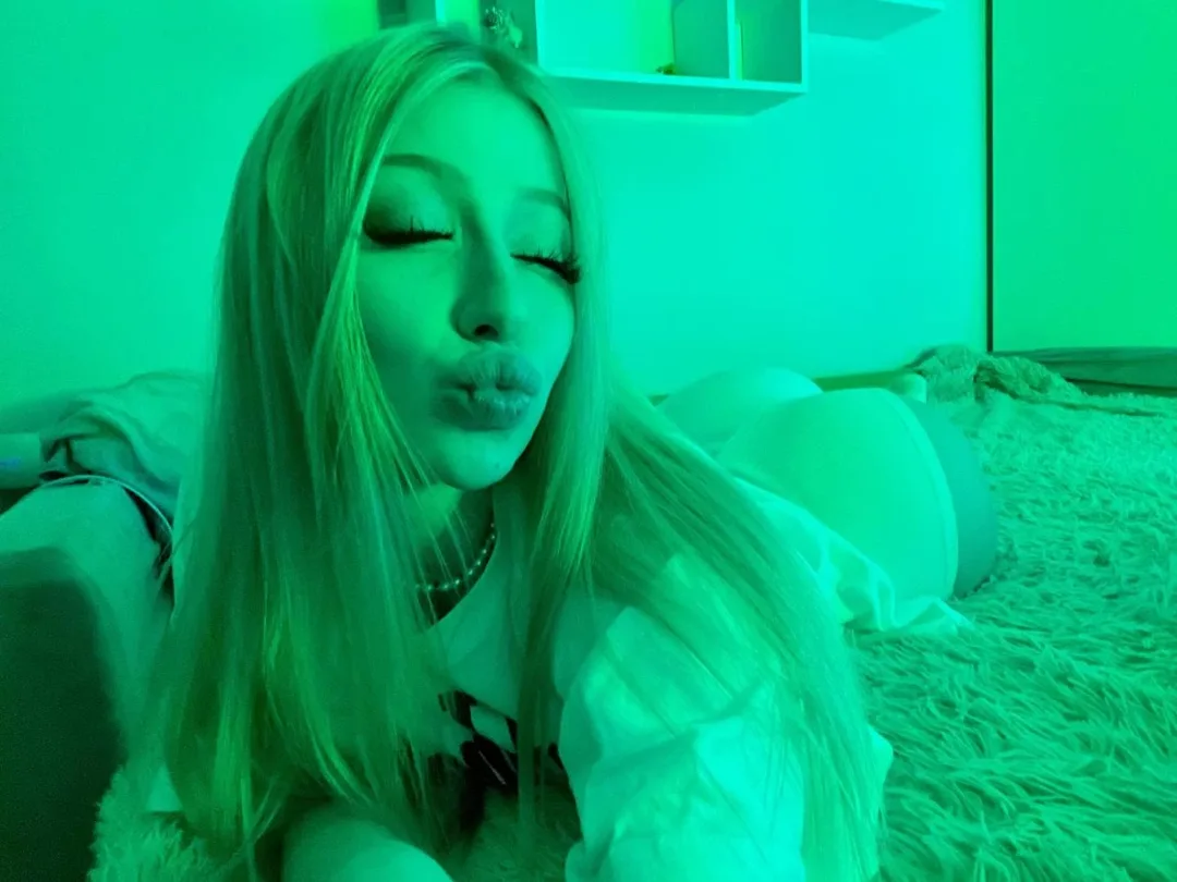 Полина Ли OnlyFans фото